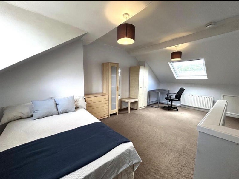 Room Pomona Street in Sheffield