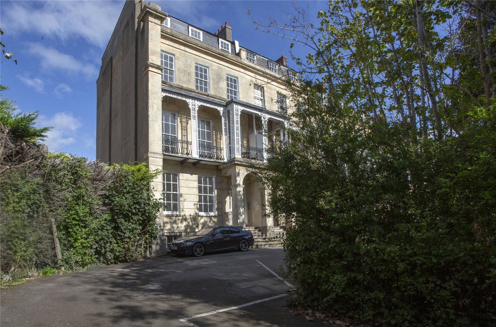 Flat Lansdown Place in Cheltenham