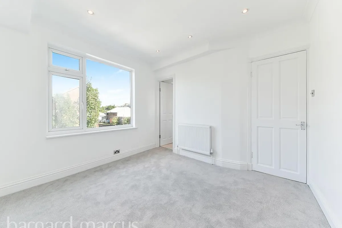House Midhurst Avenue in Greater London