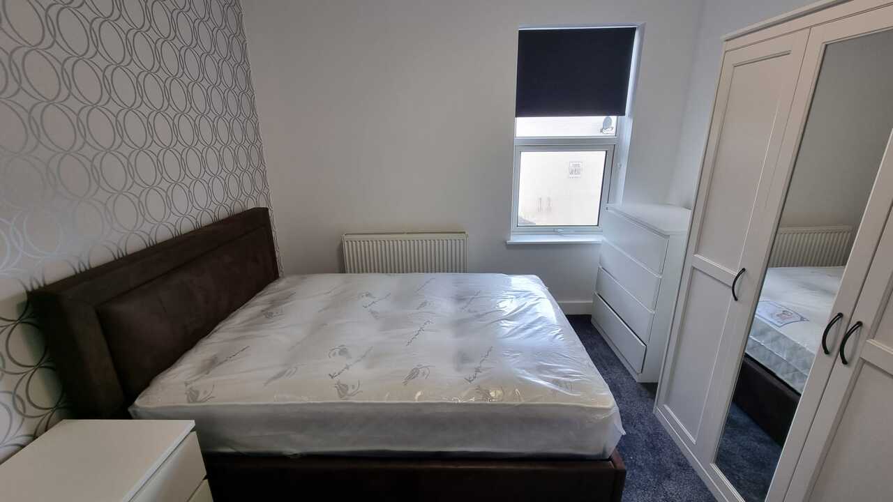 Room Ashburnham Road in Luton