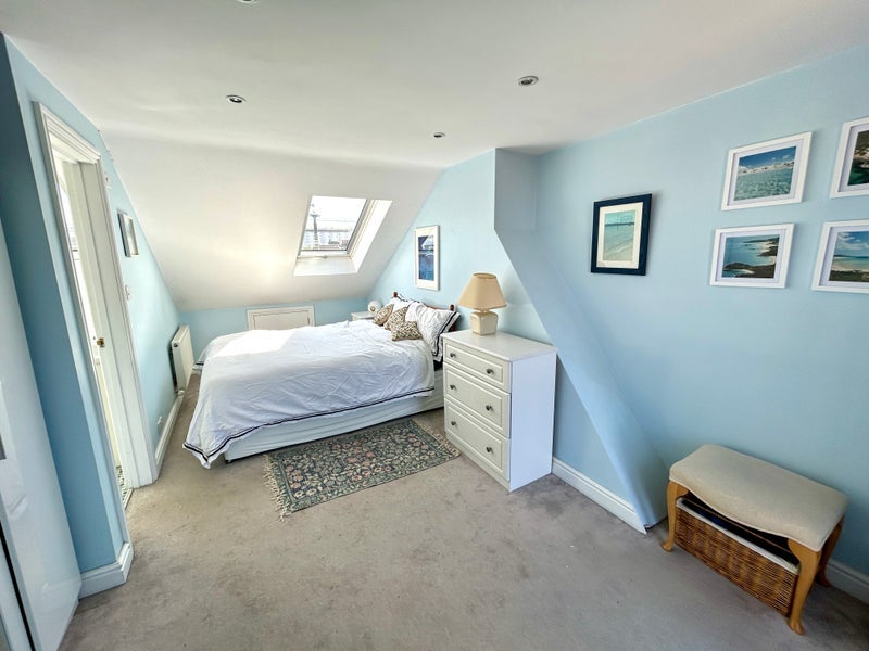 Flat Kimber Road in Greater London