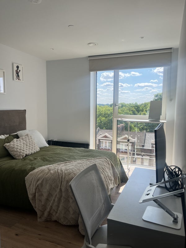 Room Henry Street in Greater London