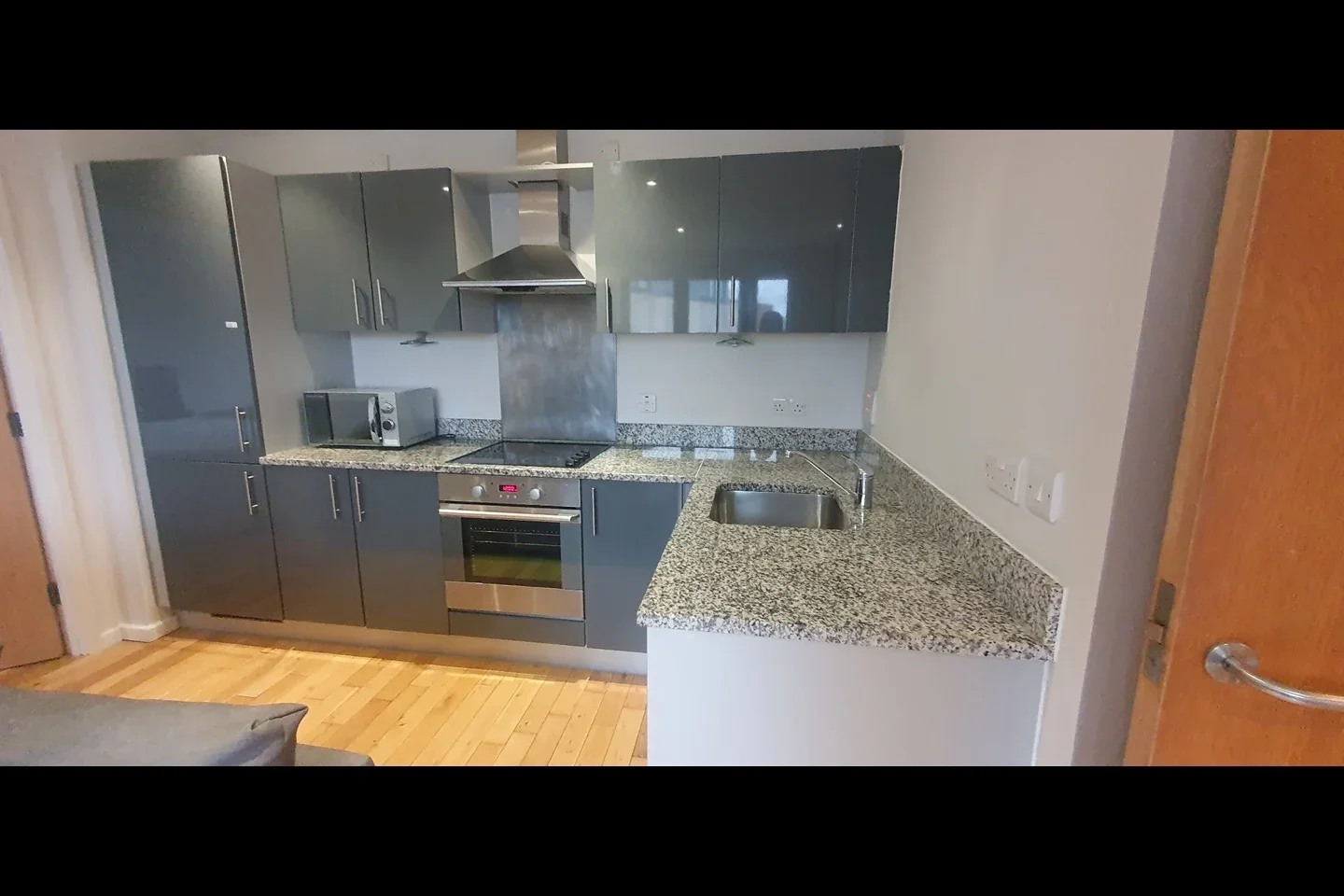 Flat Grange Road in Greater London