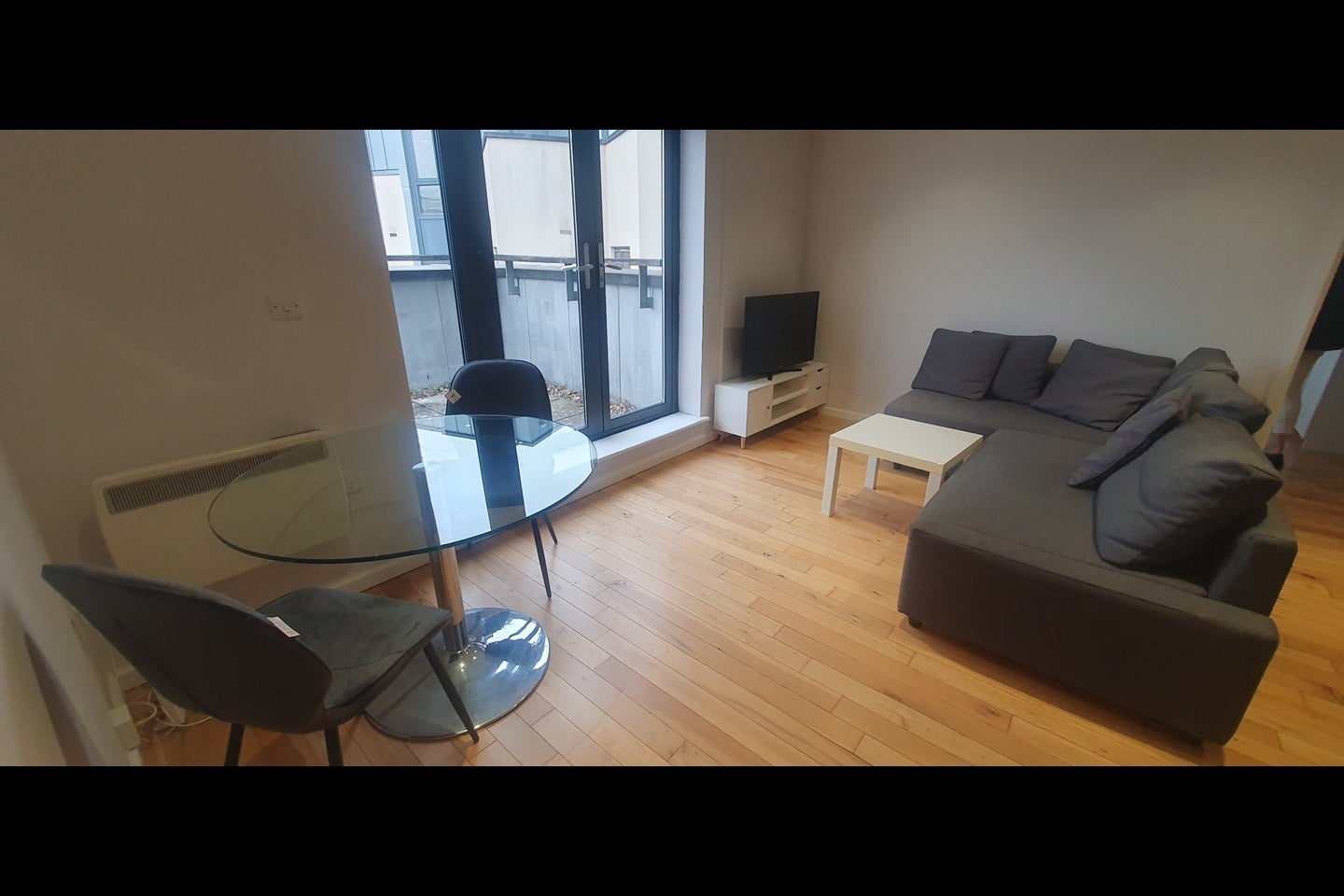 Flat Grange Road in Greater London