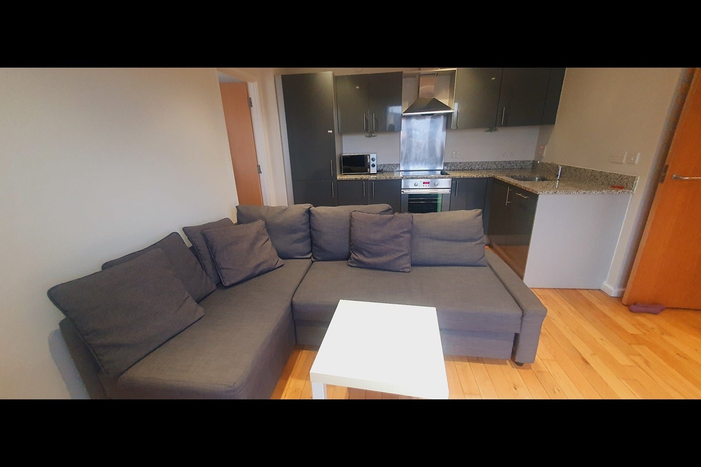 Flat Grange Road in Greater London