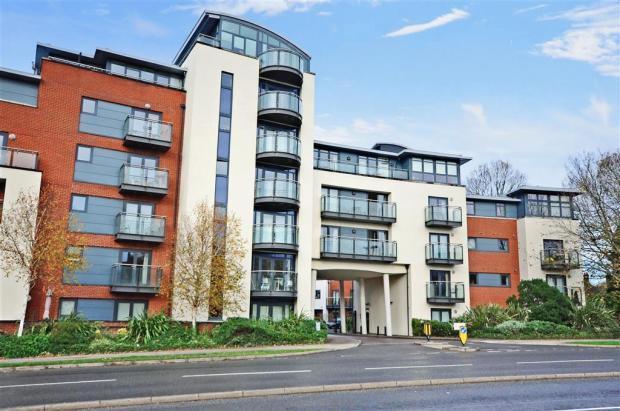 Flat King's Gate in Horsham