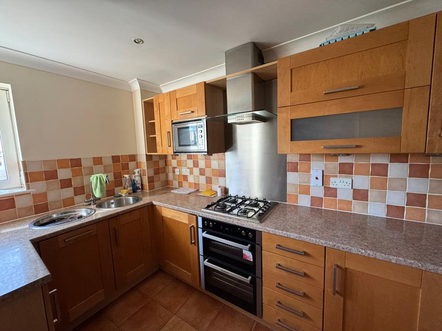 Flat King's Gate in Horsham