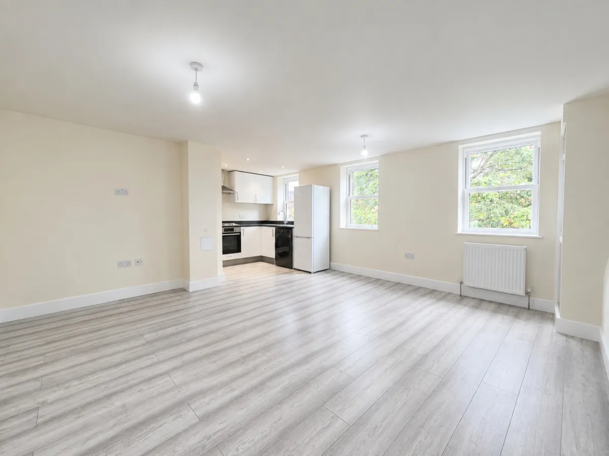 Flat Crouch Hill in Greater London