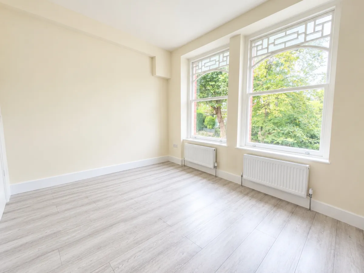 Flat Crouch Hill in Greater London
