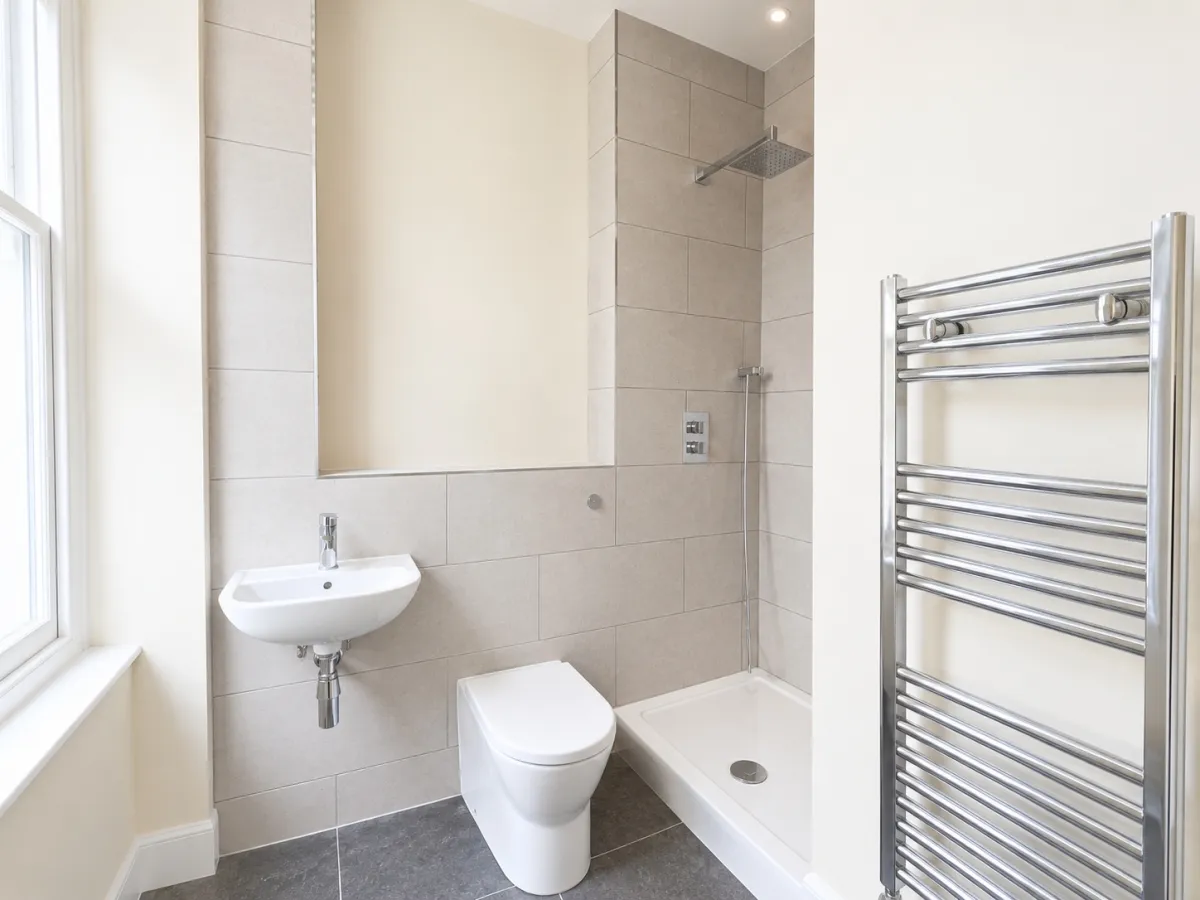 Flat Crouch Hill in Greater London