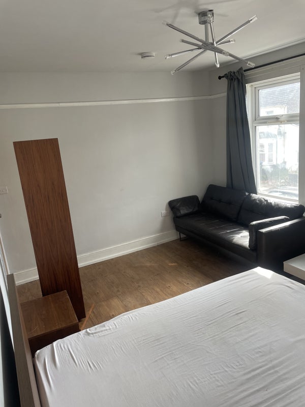 Flat Shaftesbury Road in Greater London
