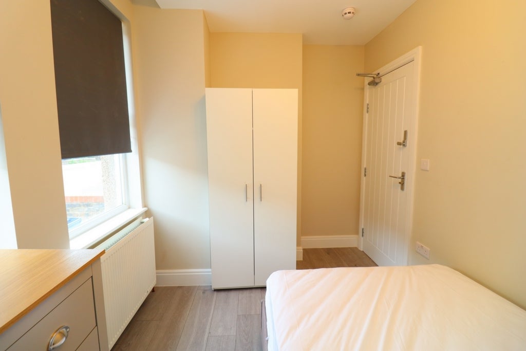 Room Globe Road in Greater London
