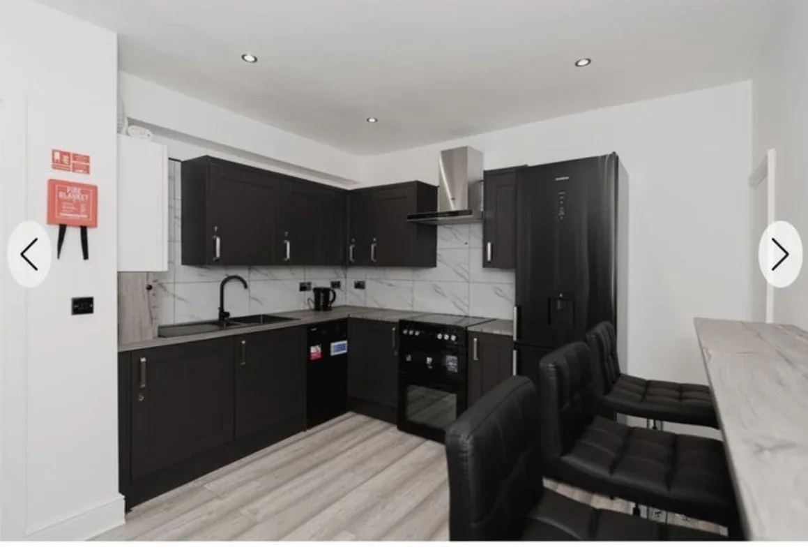 Room Horley Road in Reigate and Banstead