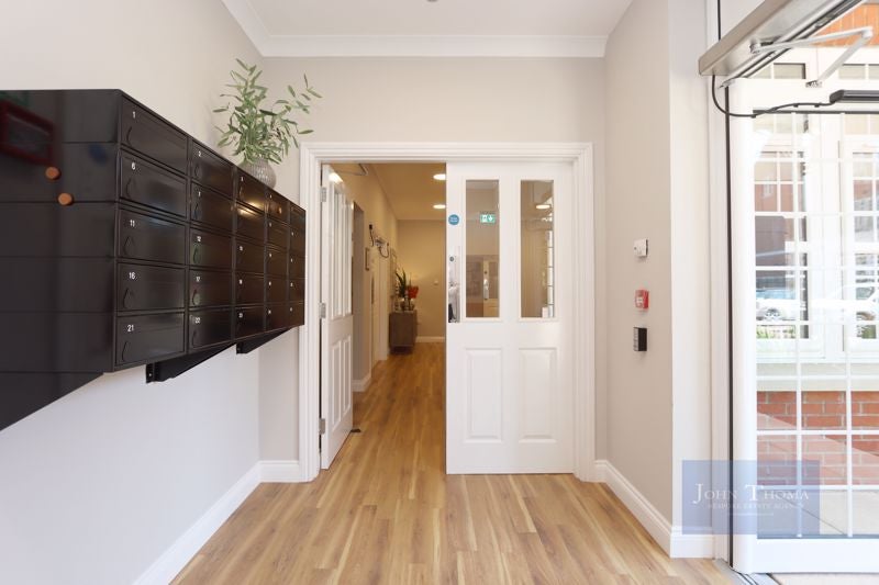 Flat Lambourne Road in Epping Forest