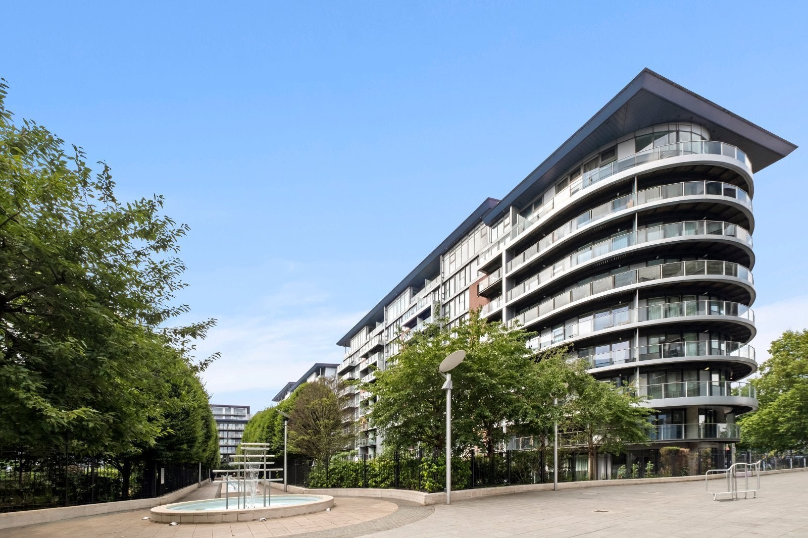 Flat Queenstown Road in Greater London
