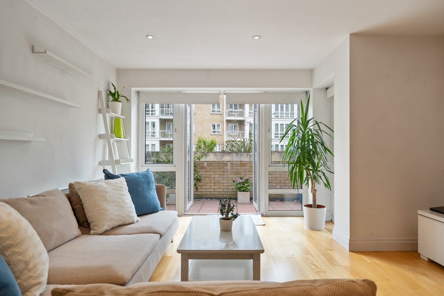 Flat St. Davids Square in Greater London