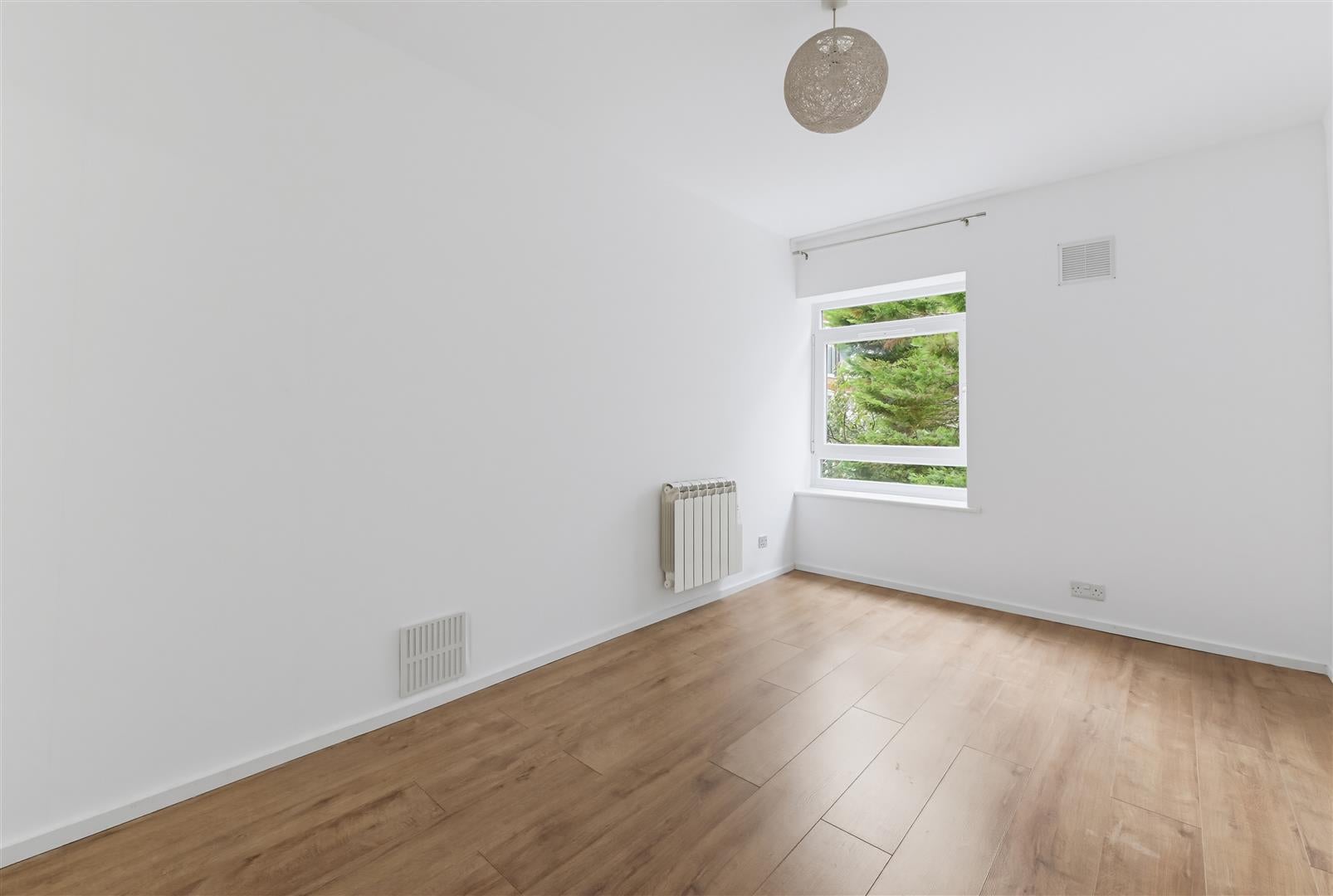 Flat Morden Road in Greater London