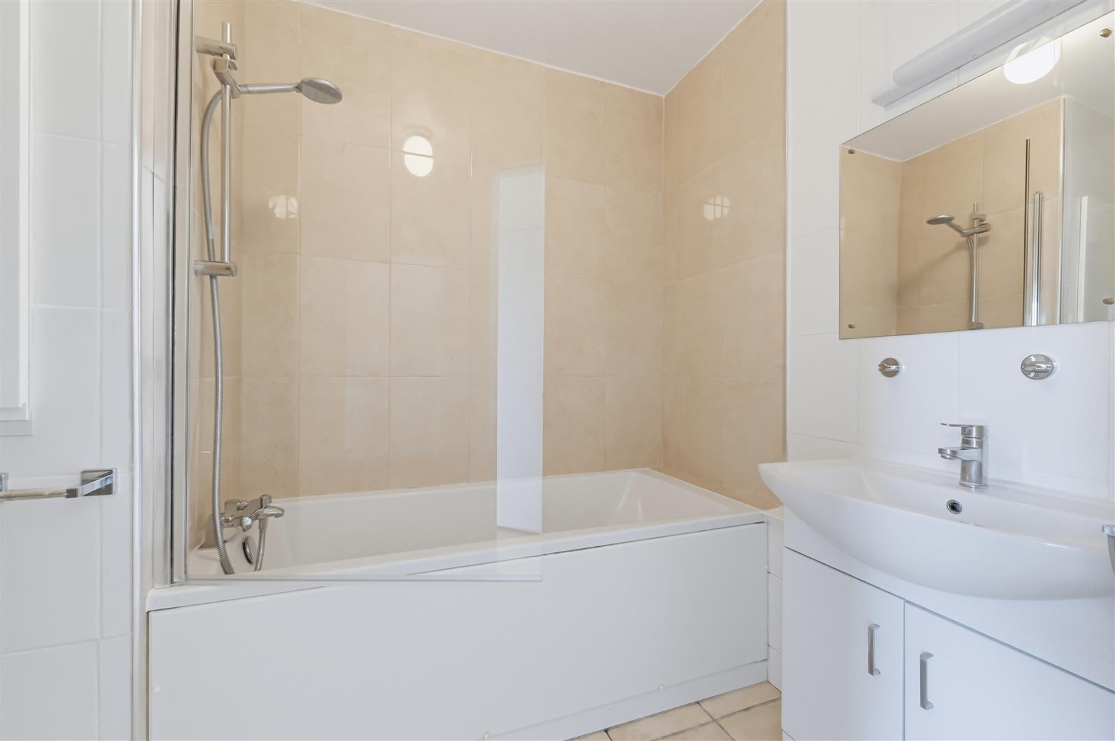 Flat Morden Road in Greater London