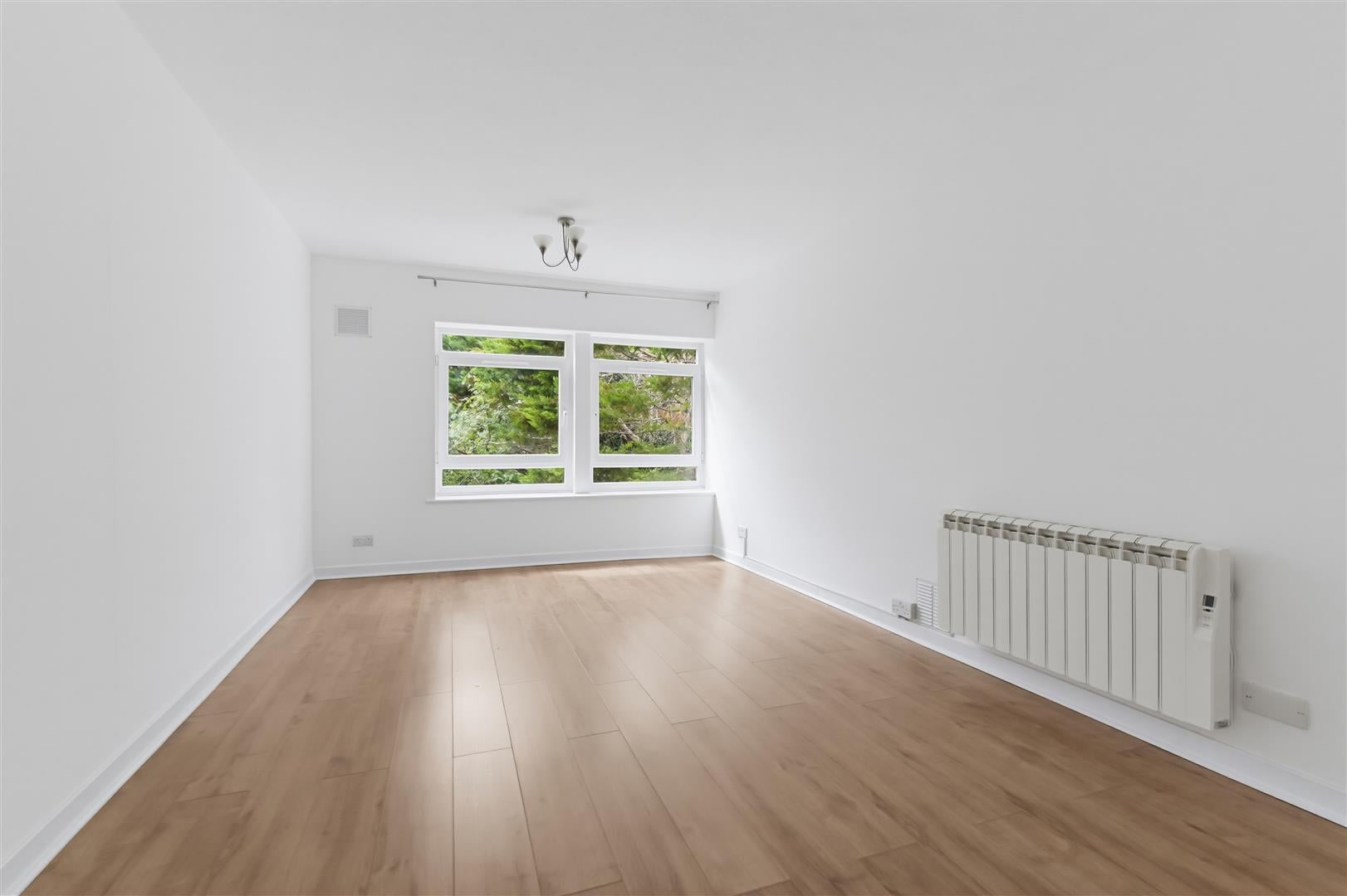 Flat Morden Road in Greater London