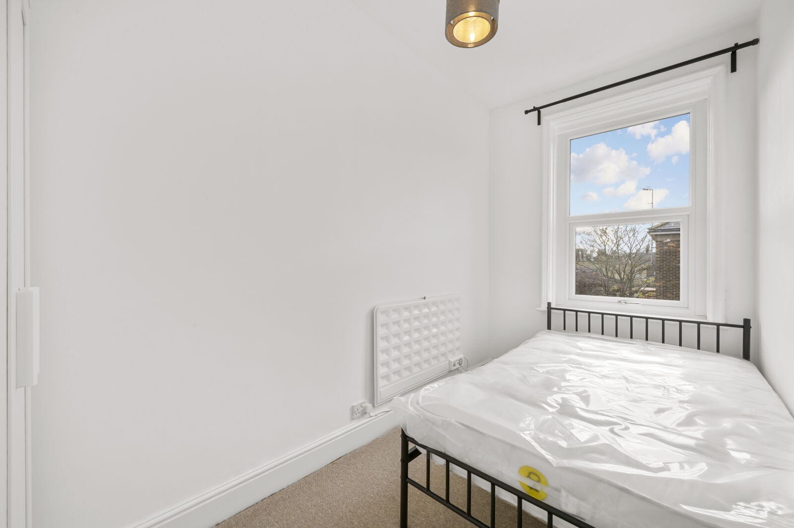 Flat Trinity Road in Greater London