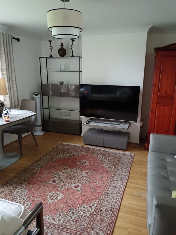 Room Link Road in Greater London