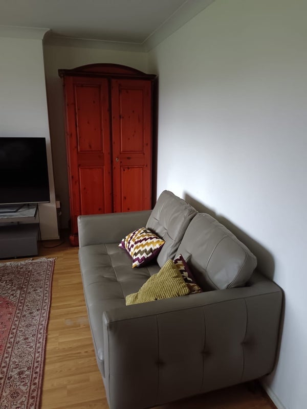 Room Link Road in Greater London