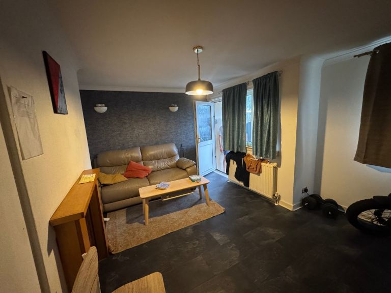 Flat Essendean Place in City of Edinburgh