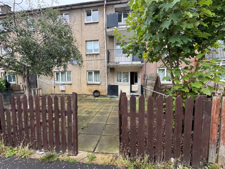 Flat Essendean Place in City of Edinburgh