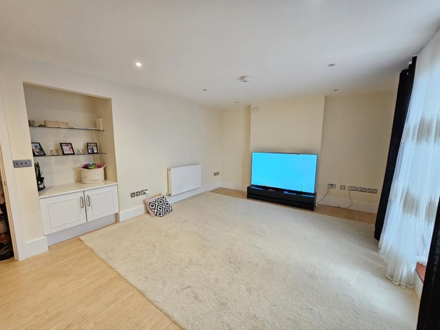 Flat Alonzo Place in Clevedon