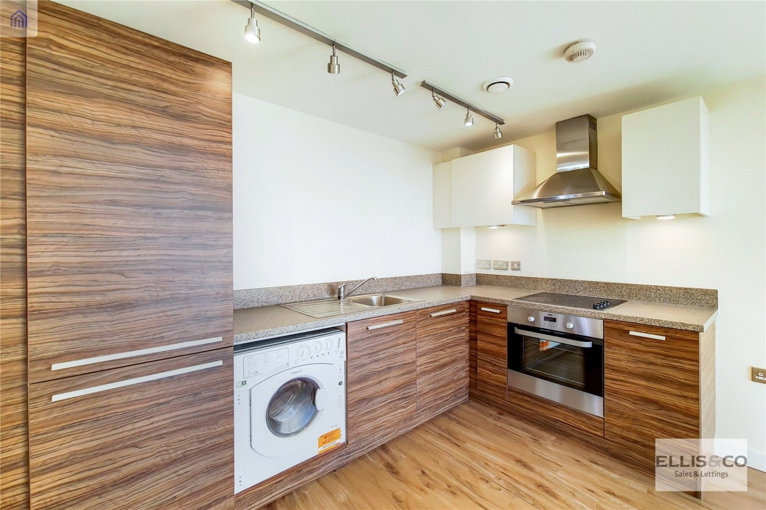 Flat The Green in Greater London