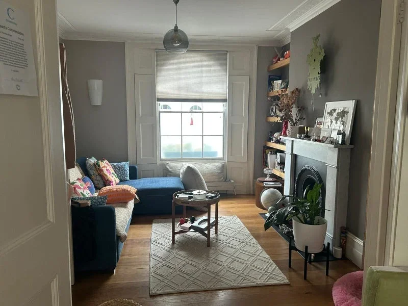 Room West Grove in Greater London