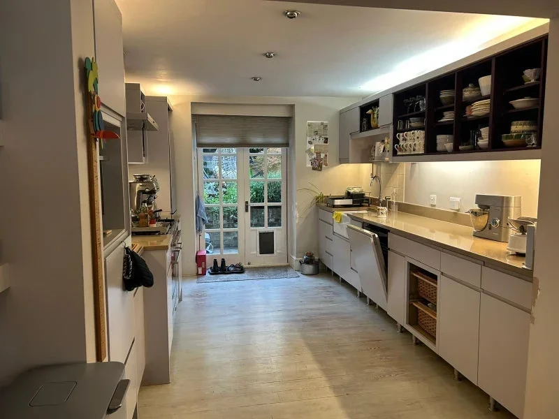 Room West Grove in Greater London
