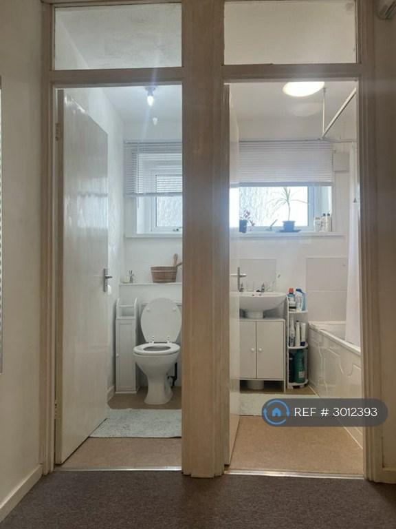 Room Argie Avenue in Leeds