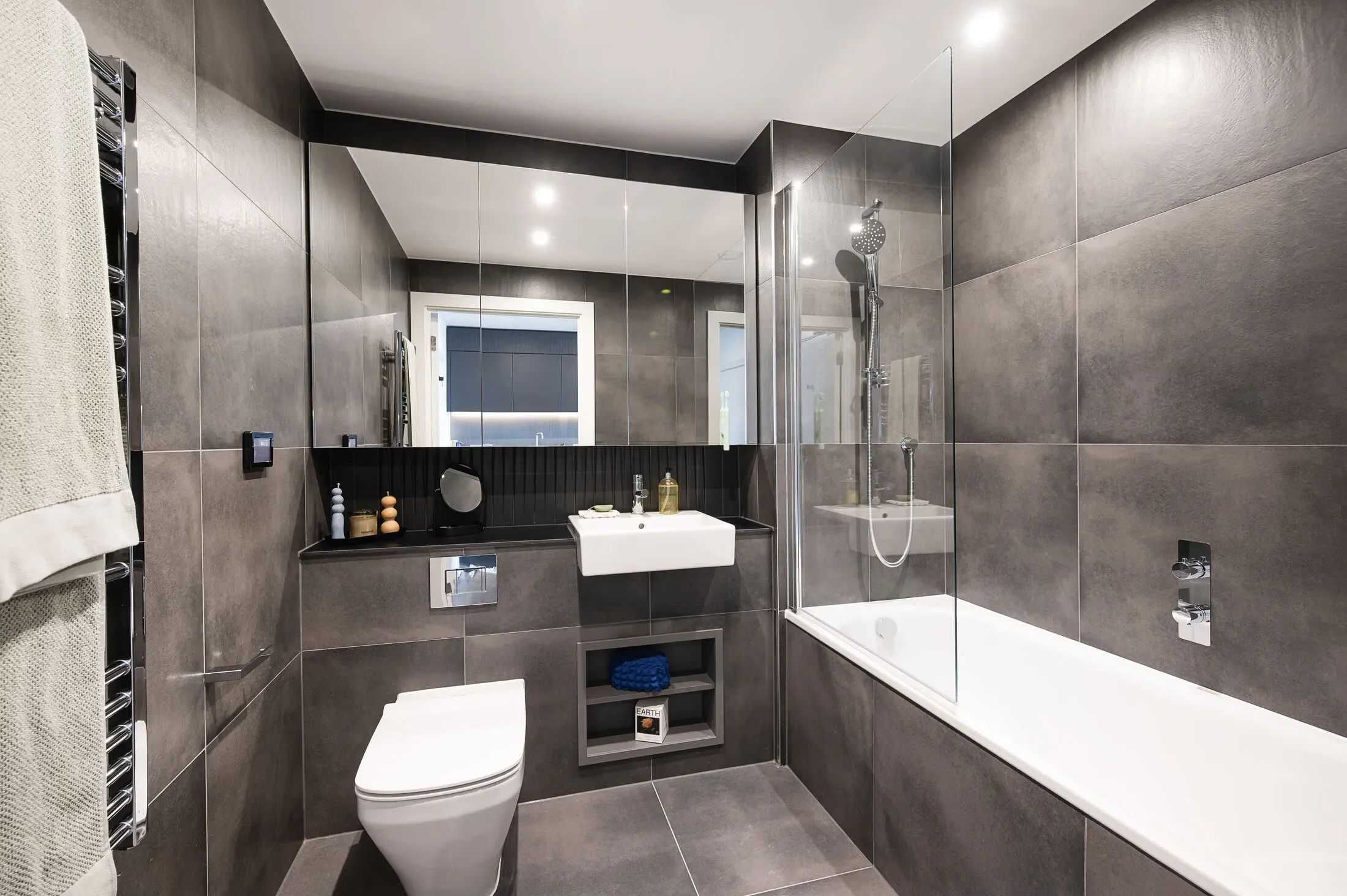 Flat Westfield Avenue in Greater London