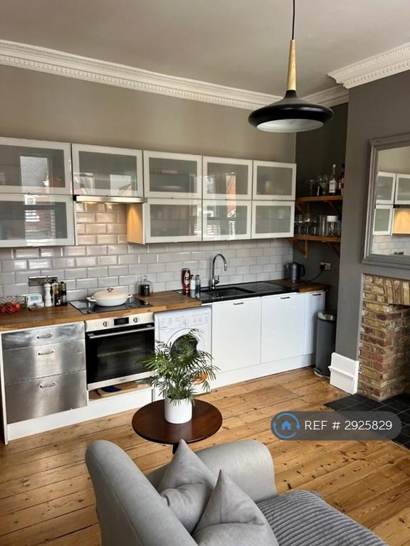 Room Wiverton Road in Greater London