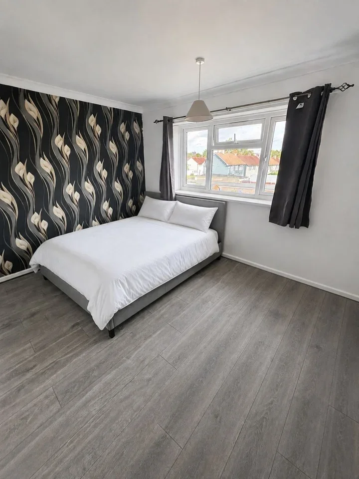 Room Town Barn Road in Crawley