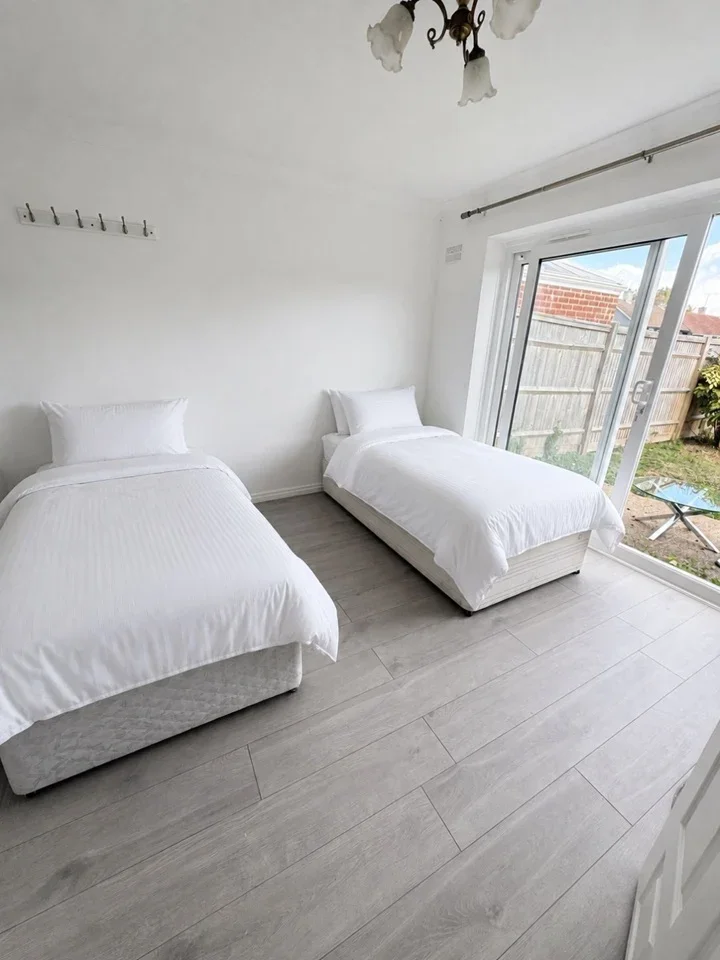 Room Town Barn Road in Crawley