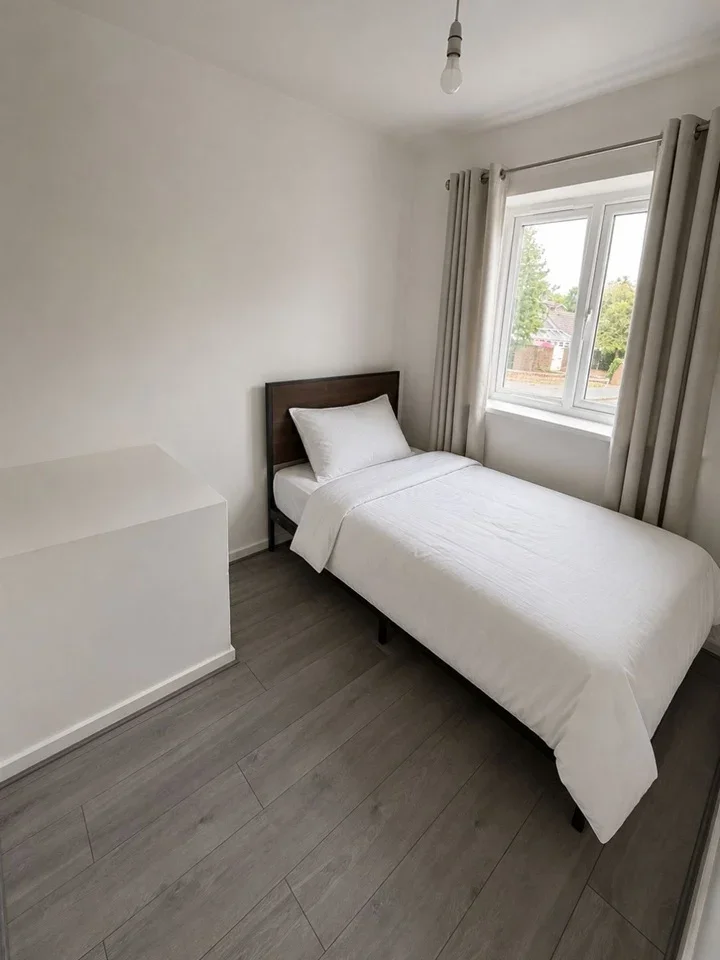 Room Town Barn Road in Crawley