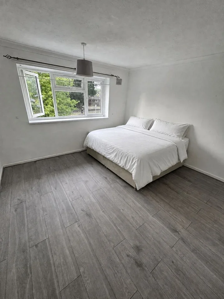 Room Town Barn Road in Crawley