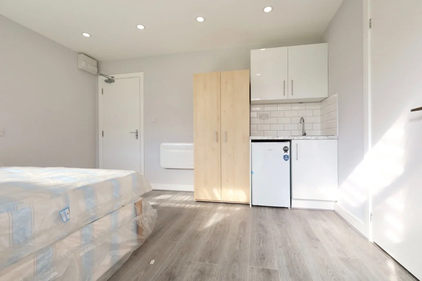 Flat Floriston Avenue in Greater London