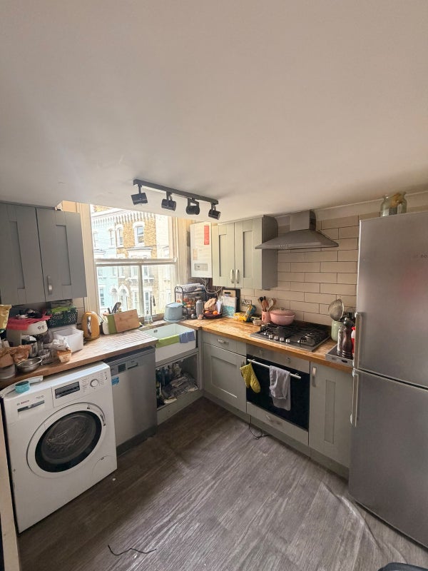 Room Ballater Road in Greater London