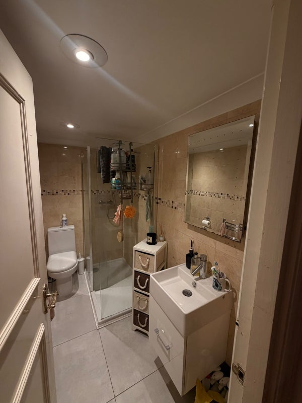 Room Ballater Road in Greater London