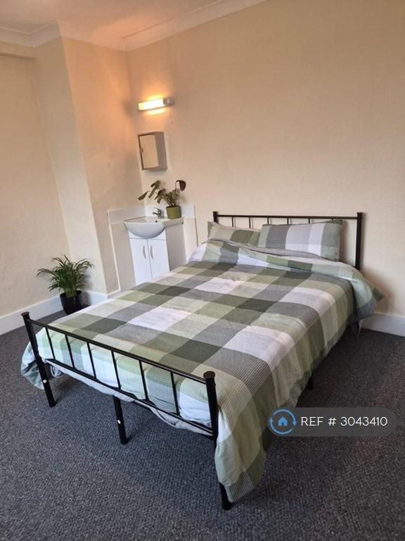 Room Springfield Park Avenue in Chelmsford