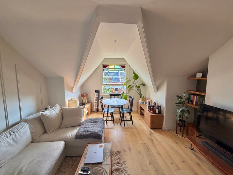 Room Drakefield Road in Greater London