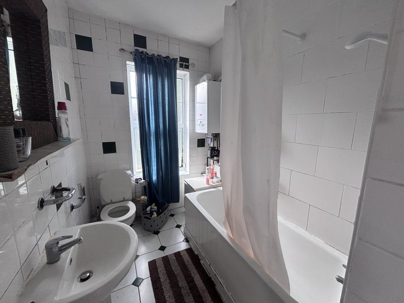 Room Idmiston Road in Greater London