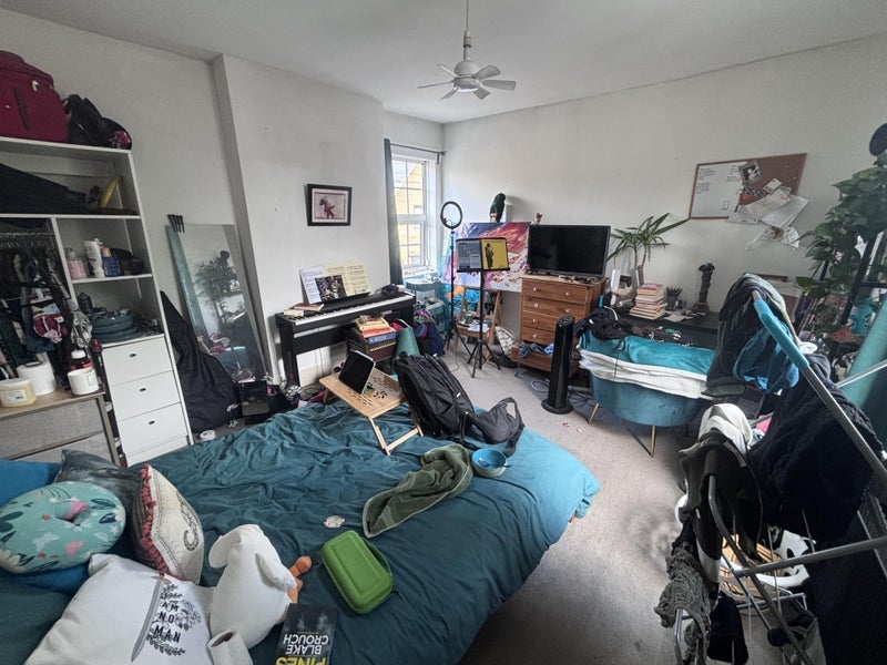 Room Idmiston Road in Greater London