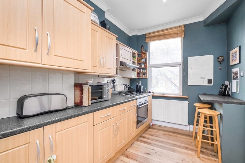 Room Bellenden Road in Greater London