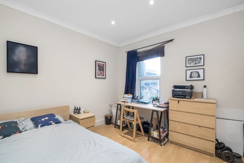 Room Bellenden Road in Greater London