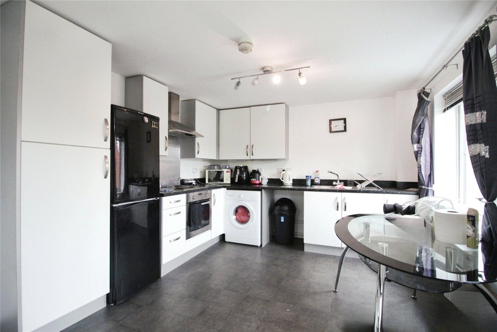 Flat Panyers Gardens in Greater London
