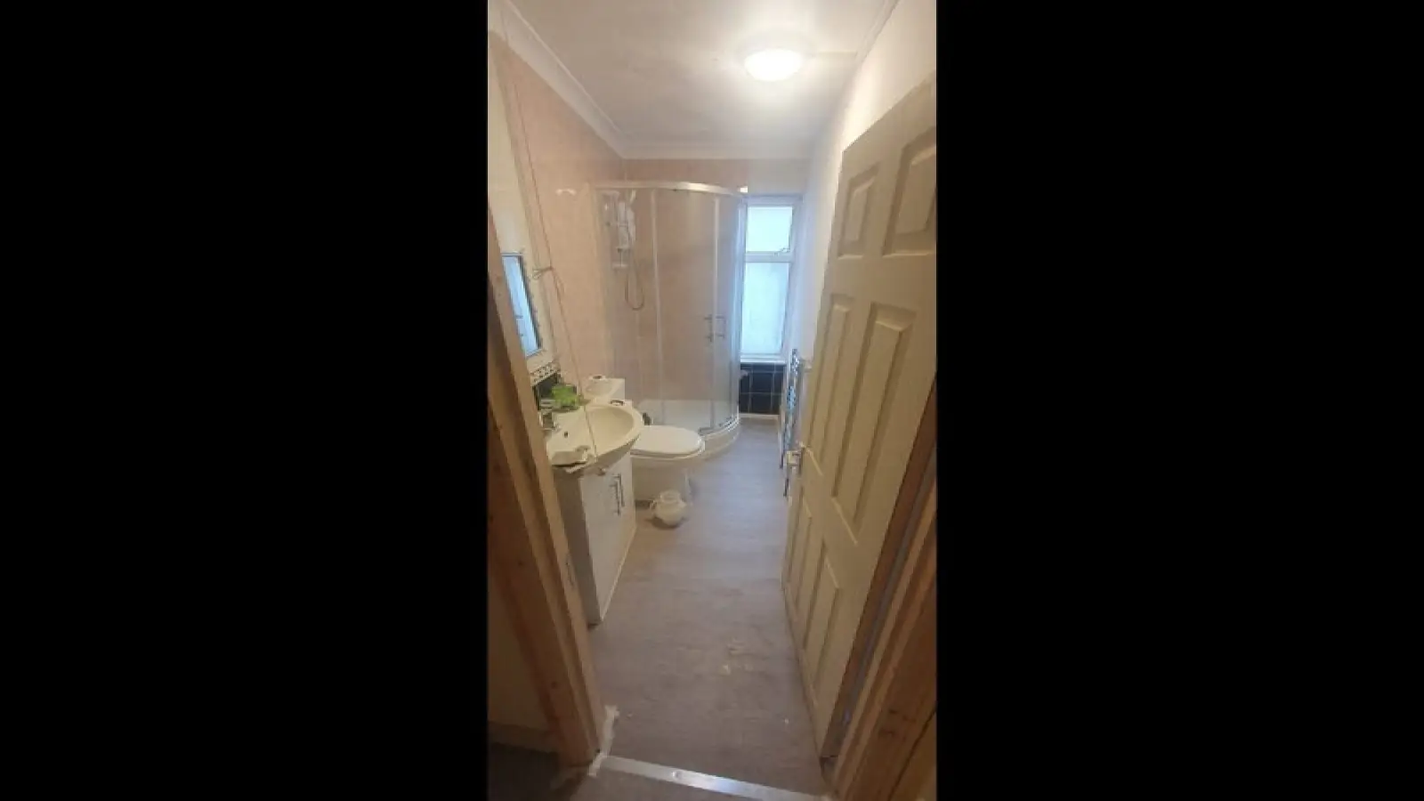 Flat Clova Road in Greater London